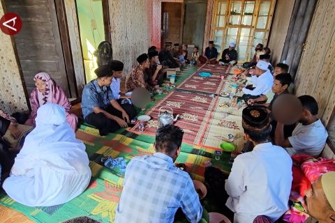 Menjaga tradisi di tengah keterbatasan