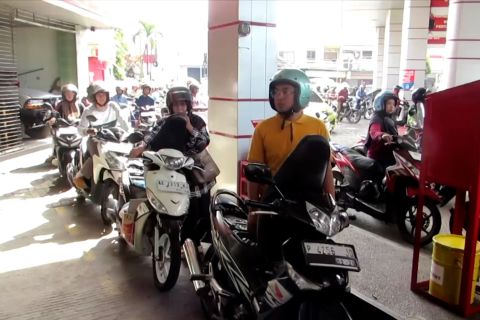 Pastikan stok BBM aman, Bahlil imbau masyarakat tak panic buying