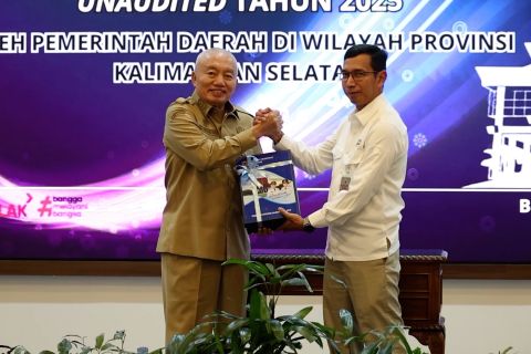 Pemda se-Kalsel serahkan Laporan Keuangan Pemerintah Daerah kepada BPK