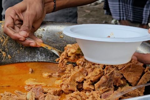 Pengungsi Aceh Utara nikmati olahan daging dalam Tradisi Meugang