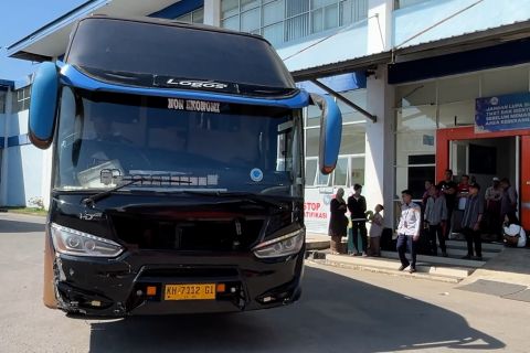 Ratusan penumpang masih padati terminal Gambut Barakat