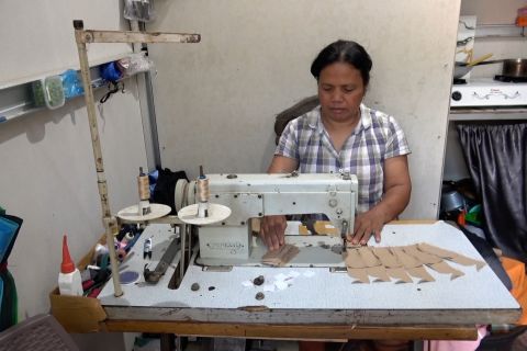 Roda ekonomi penghuni huntara Kayu Pasak mulai menggeliat