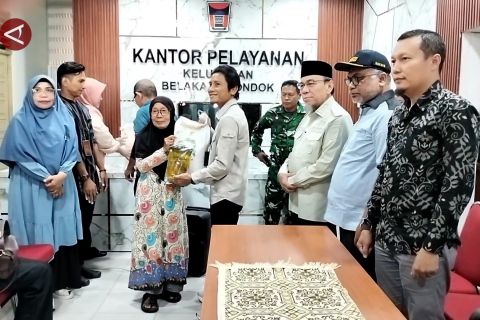 Bulog Sumbar salurkan bantuan beras dan minyak untuk 600 ribu penerima