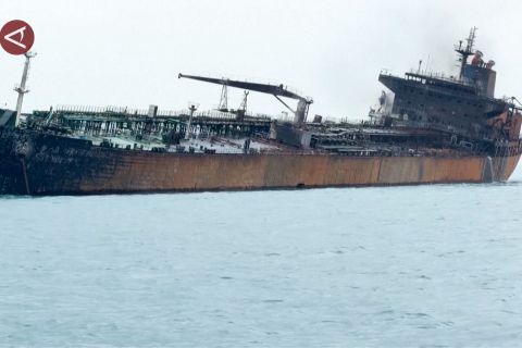 Dua tanker terbakar di perairan Irak akibat serangan perahu Iran