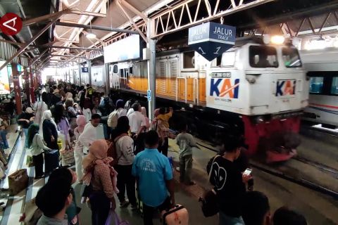 H-4 lebaran, 166 ribu lebih penumpang kereta turun di Daop 4 Semarang