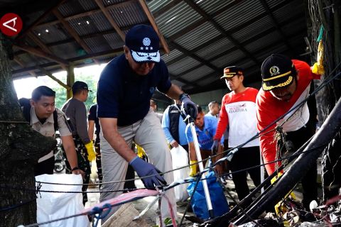 Pemko Banjarmasin dan KLH bersih-bersih kawasan Pasar Antasari
