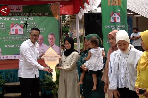 Penyintas banjir di Padang bahagia terima huntap bantuan Kadin