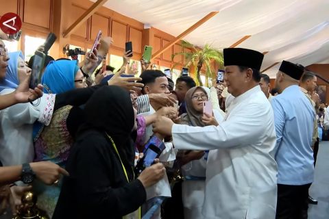 Ribuan warga antusias padati open house Lebaran di Istana
