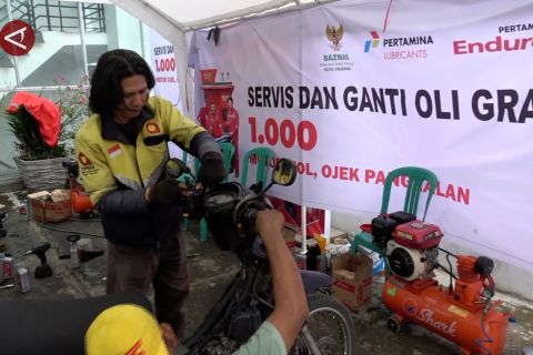 Servis motor dan ganti oli gratis 1.000 ojek dari Baznas Kota Padang