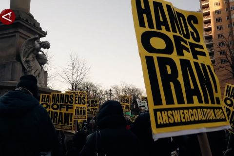 Warga AS turun ke jalan serukan penghentian serangan ke Iran