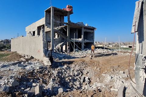 Suriah perpanjang penutupan wilayah udara usai puing rudal lukai warga