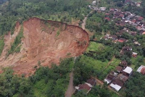 Longsor Ungaran mendekat ke rumah warga, BPBD segera tambah 1 unit EWS