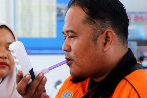 Pengemudi dan kru bus jalani pemeriksaan kesehatan jelang mudik