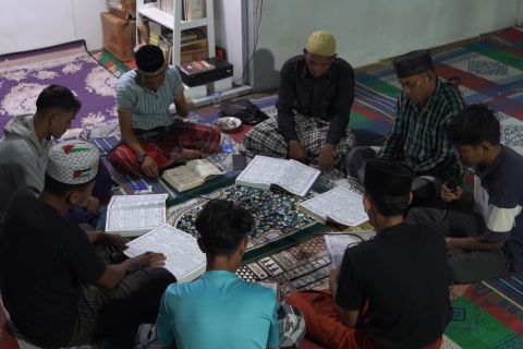 Penyintas bencana Aceh Timur tutup Ramadhan dengan khatam Al Quran