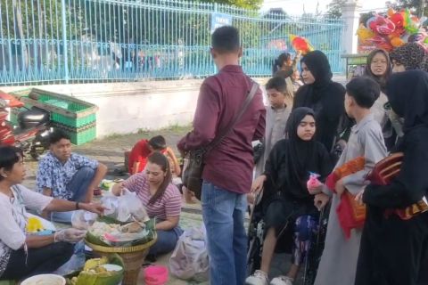 Jelang Shalat Id, cabuk rambak diburu warga di Solo
