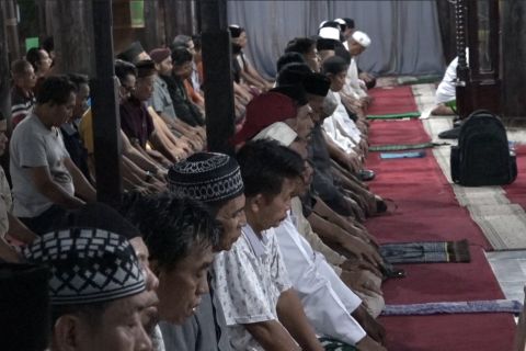 Takbiran di Masjid Sang Cipta Rasa, pemudik jalani wisata religi