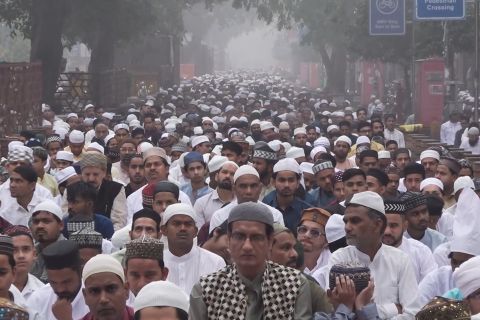 Ribuan jamaah padati masjid di New Delhi saat Idul Fitri