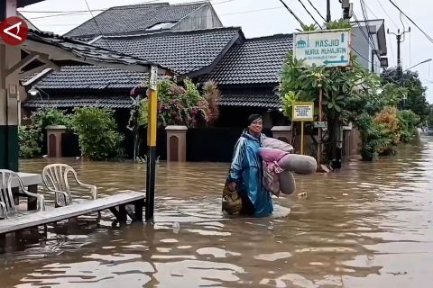 Banjir, warga Ciledug Indah dievakuasi BPBD Kota Tangerang