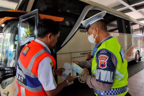 Terminal Tirtonadi Solo gelar uji kelaikan bus jelang mudik Lebaran