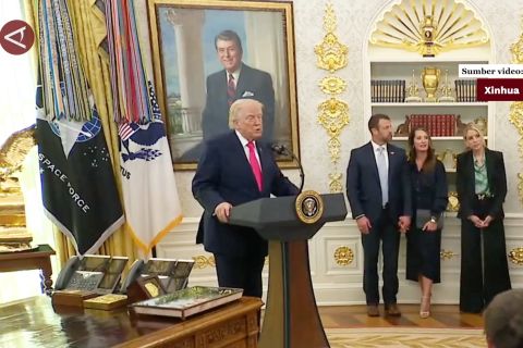 Trump klaim pembicaraan dengan Iran berlanjut meskipun Iran membantah