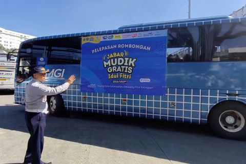 Wagub Jabar kibarkan bendera, lepas keberangkatan peserta mudik gratis