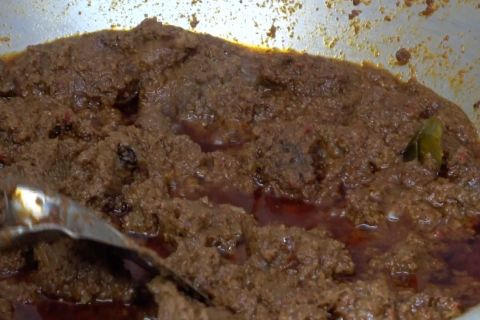 Warga huntara Kayu Pasak di Agam sambut Lebaran dengan "Marandang"