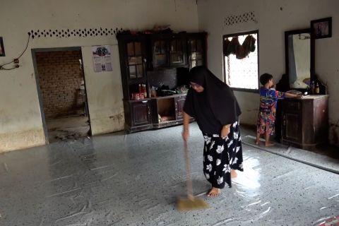 Warga Salareh Aia Agam songsong Lebaran dengan bersihkan rumah