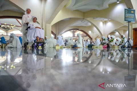 Momen haru! ribuan calon haji Bandung ikut bimbingan jelang berangkat akhir April 2026