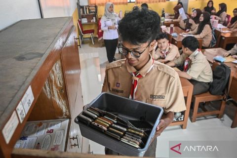 Disiplin digital diterapkan! siswa SMAN 112 Jakarta harus simpan gadget selama jam pelajaran