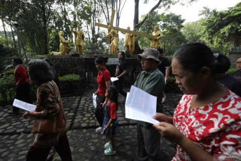 Jalan Salib di Puhsarang Kediri