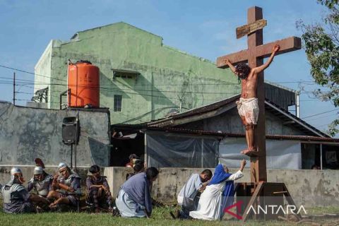 Visualisasi penyaliban Yesus di Gereja Katolik Santo Aloysius