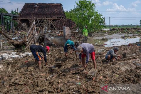 Warga korban banjir bandang Demak mulai kembali ke rumah