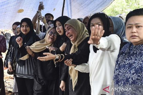 Pemakaman jenazah korban kecelakaan helikopter di Kalimantan Barat