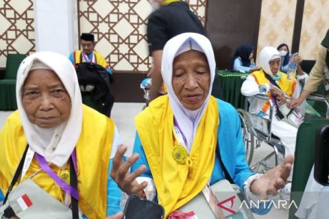 Janda dari Bone berangkat haji berkat rumput laut