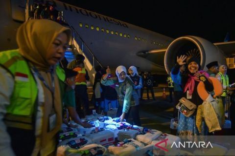 Resmi dilepas! Ribuan Jamaah calon haji Sumbar dan Bengkulu siap menuju tanah suci