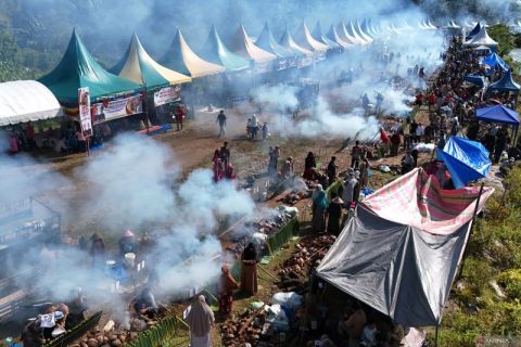 Rekor baru! 15.000 lemang dimasak bersama di Aceh Barat Daya