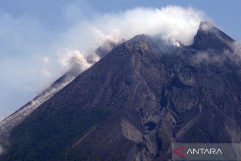 Merapi Luncurkan Lava, Empat Kali Guguran Terpantau ke Arah Kali Krasak