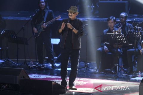Erros Djarot rayakan 52 tahun berkarya lewat konser Badai Pasti Berlalu