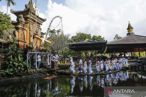 TMII gelar tradisi Melukat umat Hindu Bali