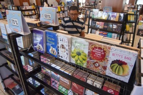 Semesta Buku untuk Padang Membaca