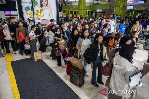 KAI hentikan sementara perjalanan KA jarak jauh dari Gambir dan Pasar Senen