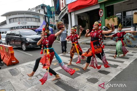 Peringatan Hari Tari Sedunia di sejumlah daerah di Indonesia