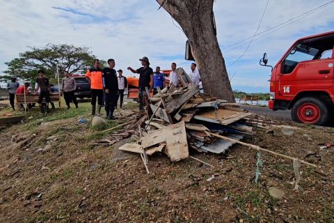 30 ton limbah kayu di Waduk Pusong Aceh diangkut demi mitigasi banjir