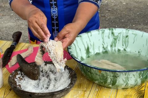 Inasua, tradisi fermentasi khas Teon Nila Serua yang menjaga laut