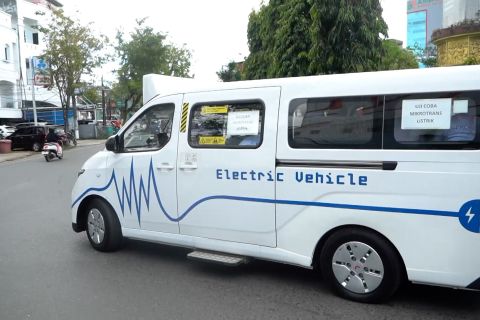 Mikrotrans listrik solusi transum ramah lingkungan di Banjarmasin