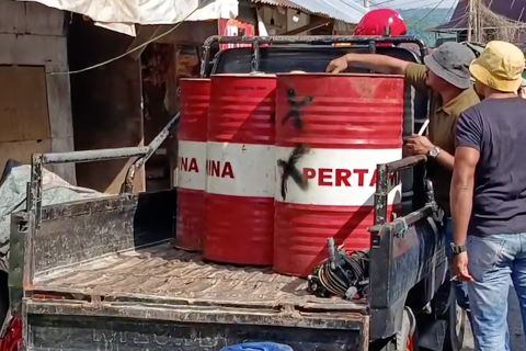 Polda Maluku ungkap kasus BBM oplosan, tiga orang jadi tersangka