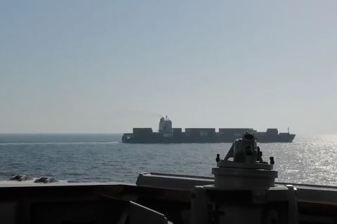 AS cegat kapal kargo Iran di Teluk Oman, Selat Hormuz kembali memanas