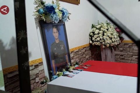 Isak tangis iringi kedatangan jenazah Mayor Anumerta Zulmi di Cimahi