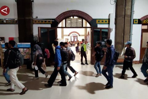 Dua perjalanan kereta Daop 4 Semarang dibatalkan dampak laka di Bekasi