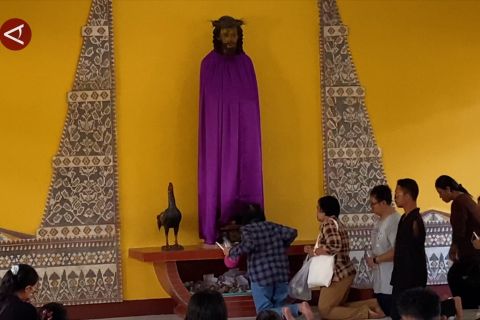 Ribuan peziarah Semana Santa padati Wureh menyambut Jumat Agung